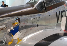 Eine P51-D Mustang mit einer Ente drauf