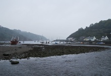 Der Hafen von Fishguard im Regen